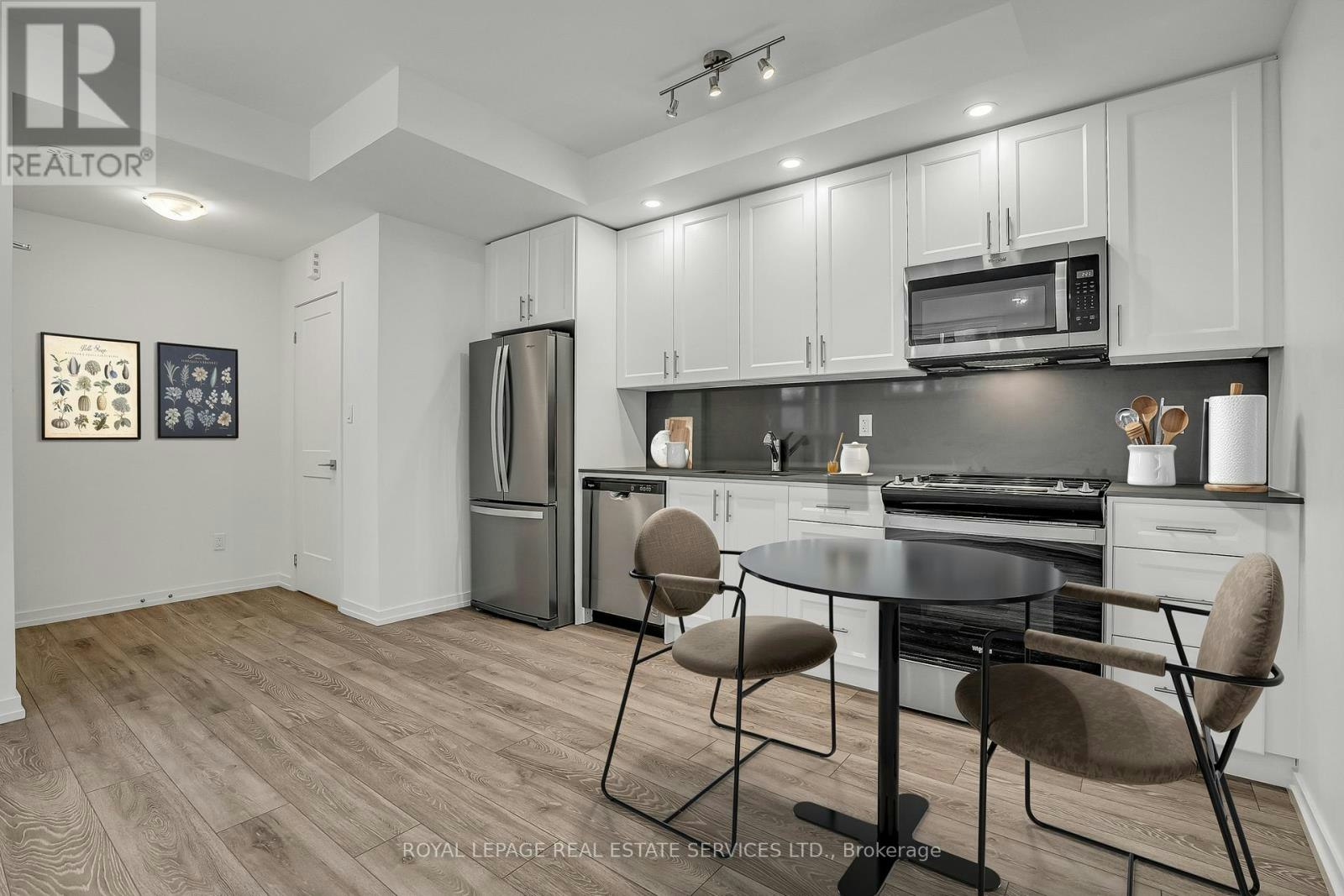 15-20 Lytham Green Circle, Newmarket, ON, L3Y 0H4 - 12