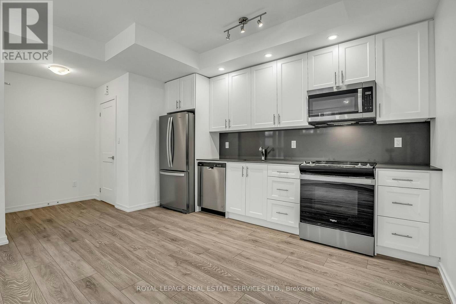 15-20 Lytham Green Circle, Newmarket, ON, L3Y 0H4 - 13