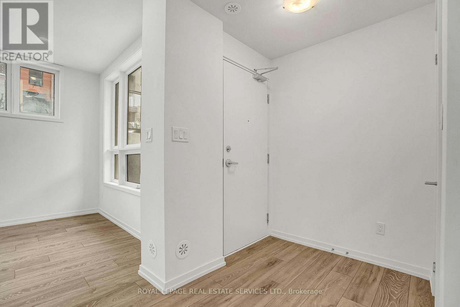 15-20 Lytham Green Circle, Newmarket, ON, L3Y 0H4 - 4