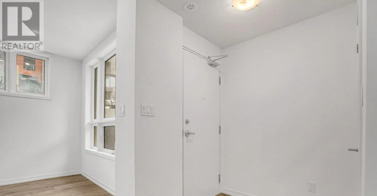 15-20 Lytham Green Circle, Newmarket, ON, L3Y 0H4 - 4