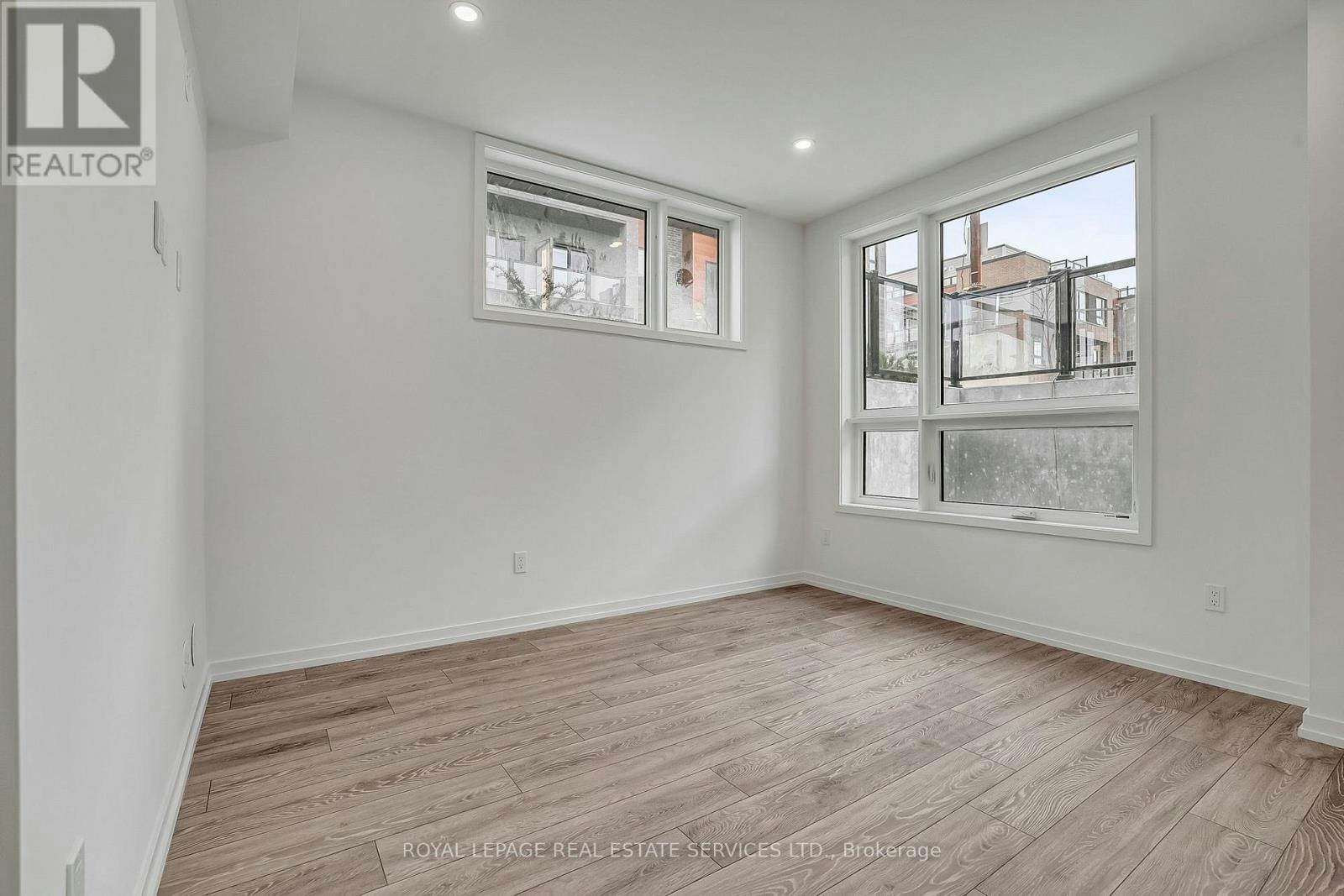 15-20 Lytham Green Circle, Newmarket, ON, L3Y 0H4 - 11
