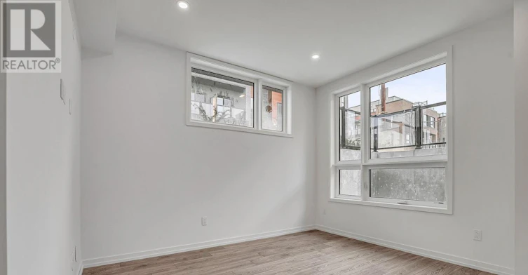 15-20 Lytham Green Circle, Newmarket, ON, L3Y 0H4 - 11