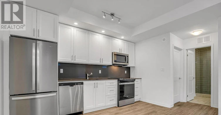15-20 Lytham Green Circle, Newmarket, ON, L3Y 0H4 - 15