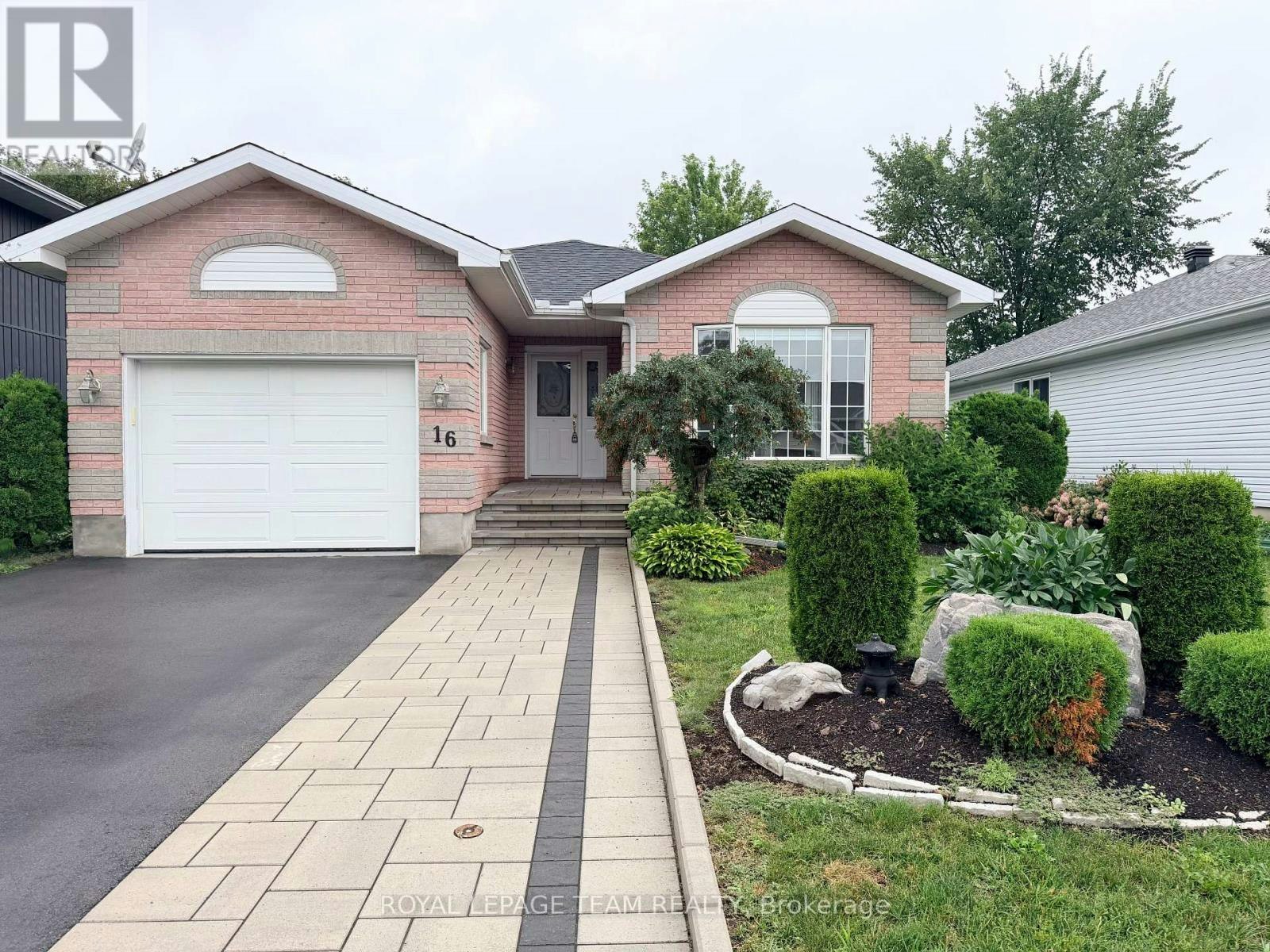 16 Fairview Crescent, Arnprior, ON, K7S 3V7