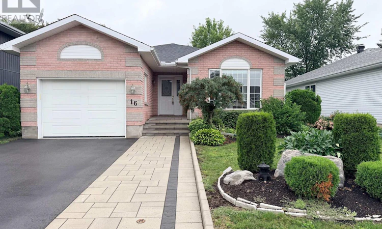 16 Fairview Crescent