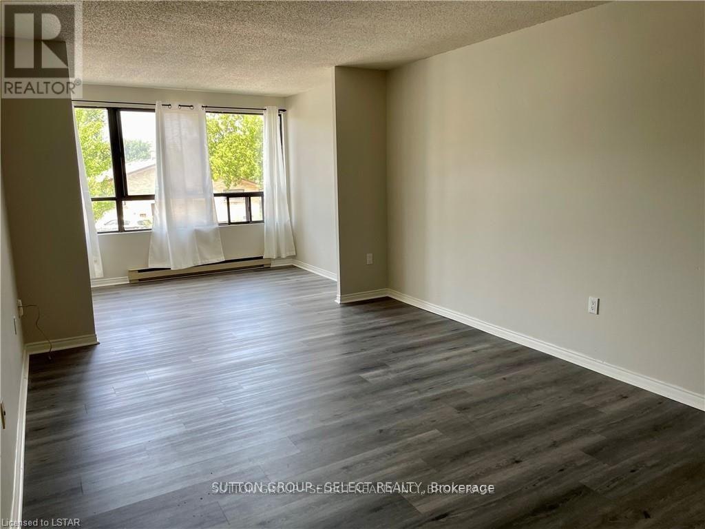 4-135 Baseline Road, London, ON, N6J 4W4 - 4