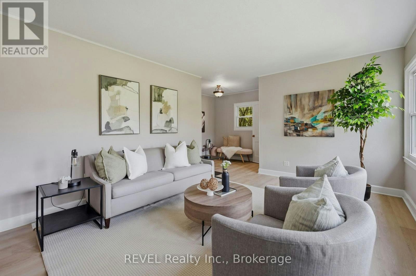 7962 Booth Street, Niagara Falls, ON, L2H 1E8 - 4