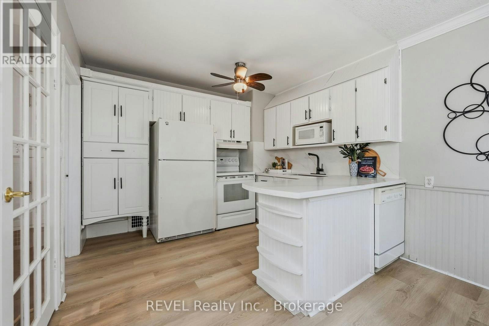 7962 Booth Street, Niagara Falls, ON, L2H 1E8 - 8