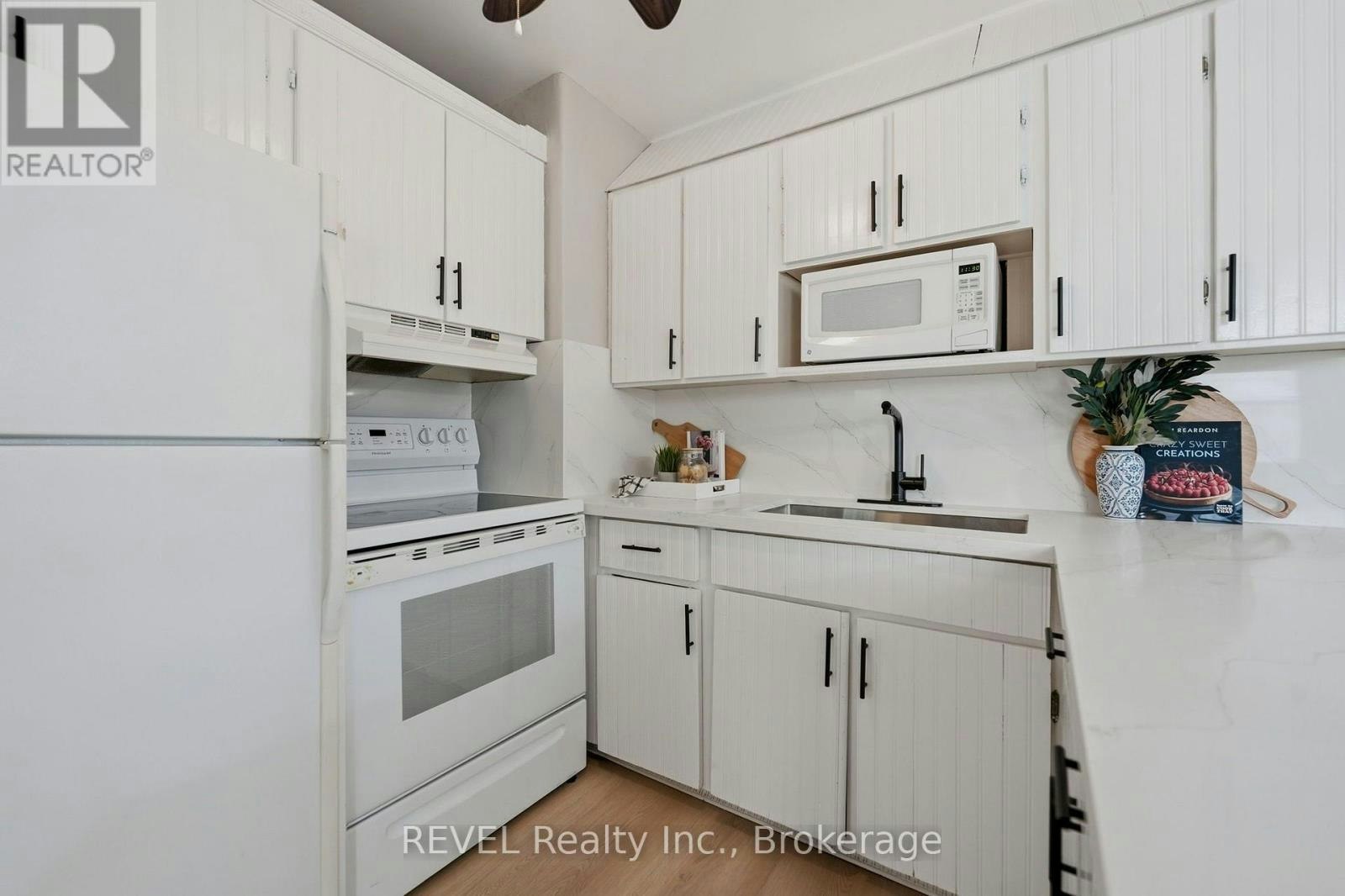 7962 Booth Street, Niagara Falls, ON, L2H 1E8 - 9