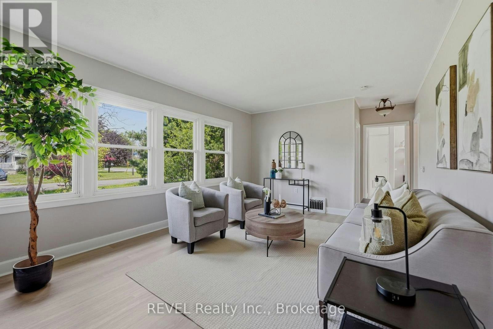 7962 Booth Street, Niagara Falls, ON, L2H 1E8 - 2