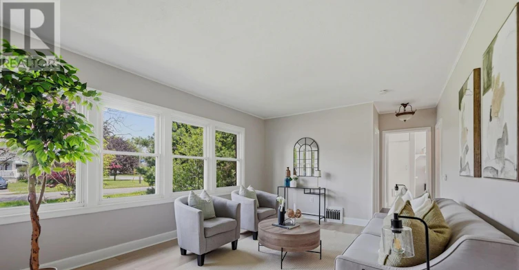 7962 Booth Street, Niagara Falls, ON, L2H 1E8 - 2