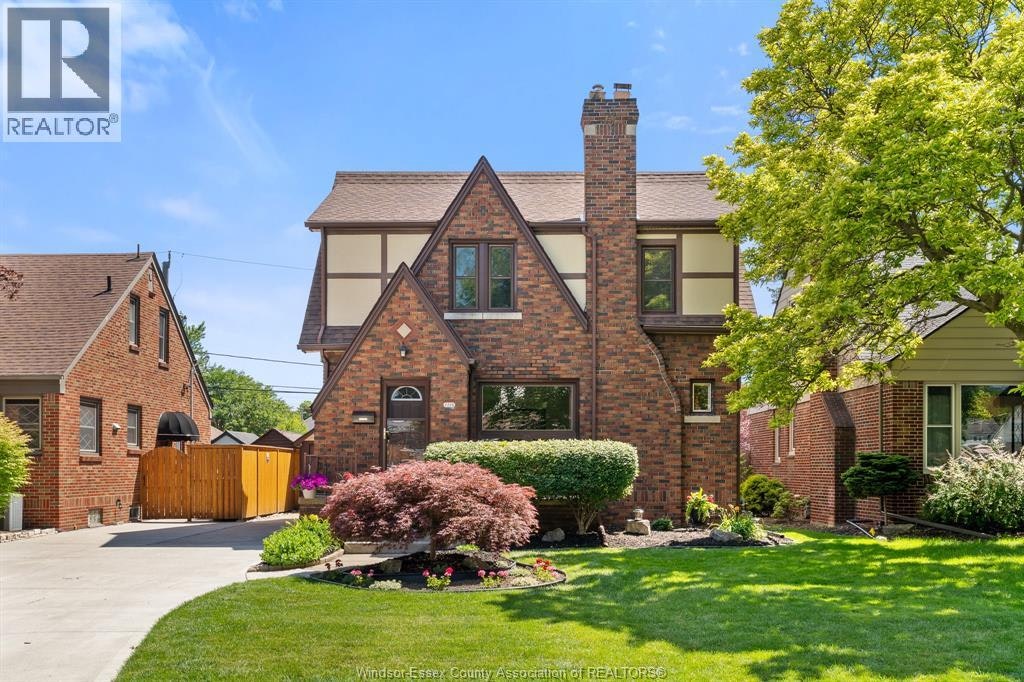 2226 Gladstone Avenue, Windsor, ON, N8W 2N7