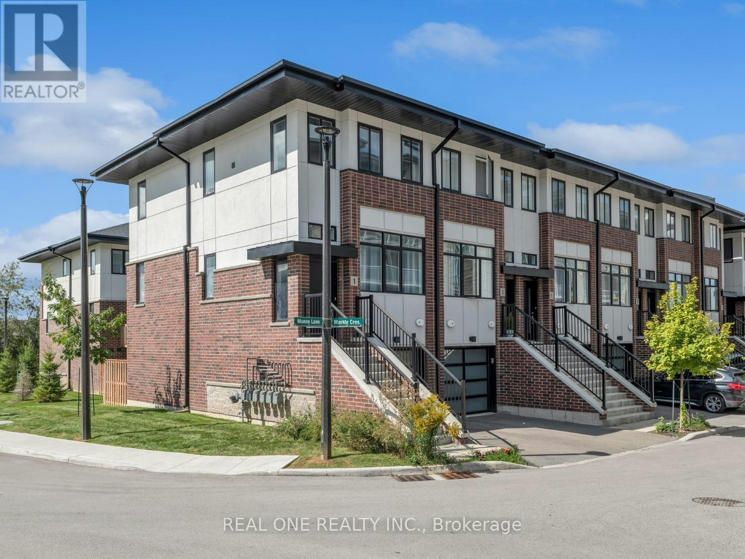 1 Markle Crescent, Hamilton, ON, L9G 0H3