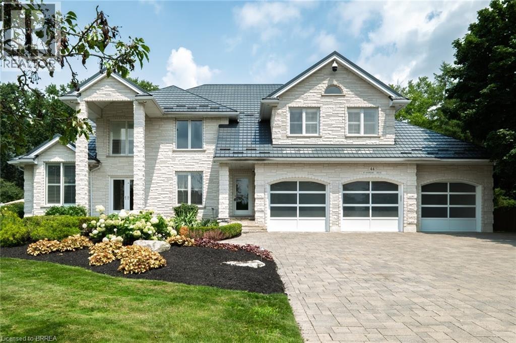 44 St Andrew's Drive, Brantford, ON, N3T 6H3