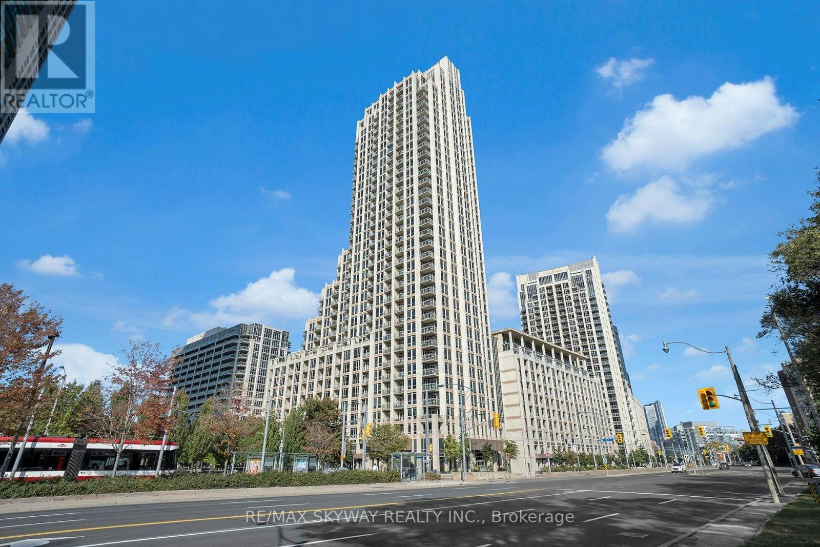 LPH03-628 Fleet Street, Toronto, ON, M5V 1A8