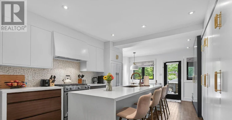 43 Helena Avenue, Toronto, ON, M6G 2H3 - 7