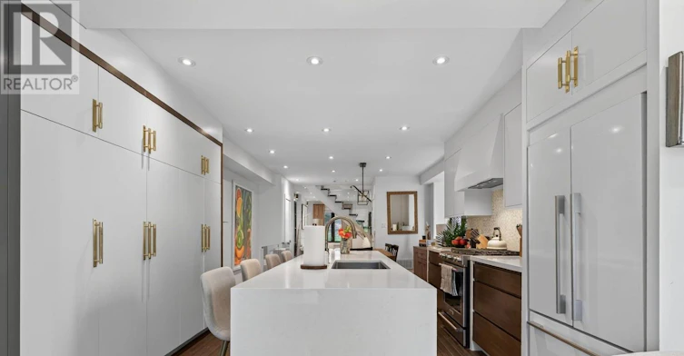 43 Helena Avenue, Toronto, ON, M6G 2H3 - 10