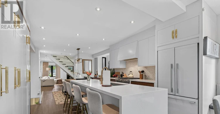 43 Helena Avenue, Toronto, ON, M6G 2H3 - 9