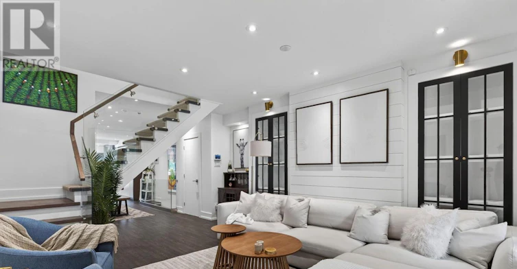 43 Helena Avenue, Toronto, ON, M6G 2H3 - 4