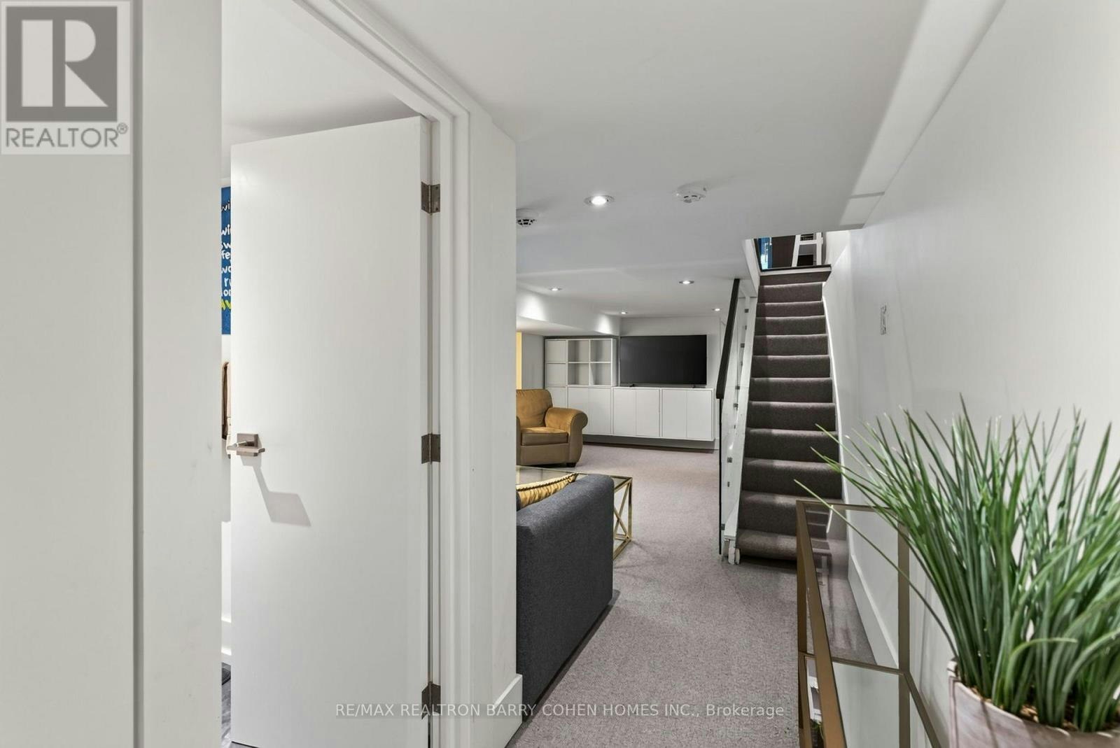 43 Helena Avenue, Toronto, ON, M6G 2H3 - 25