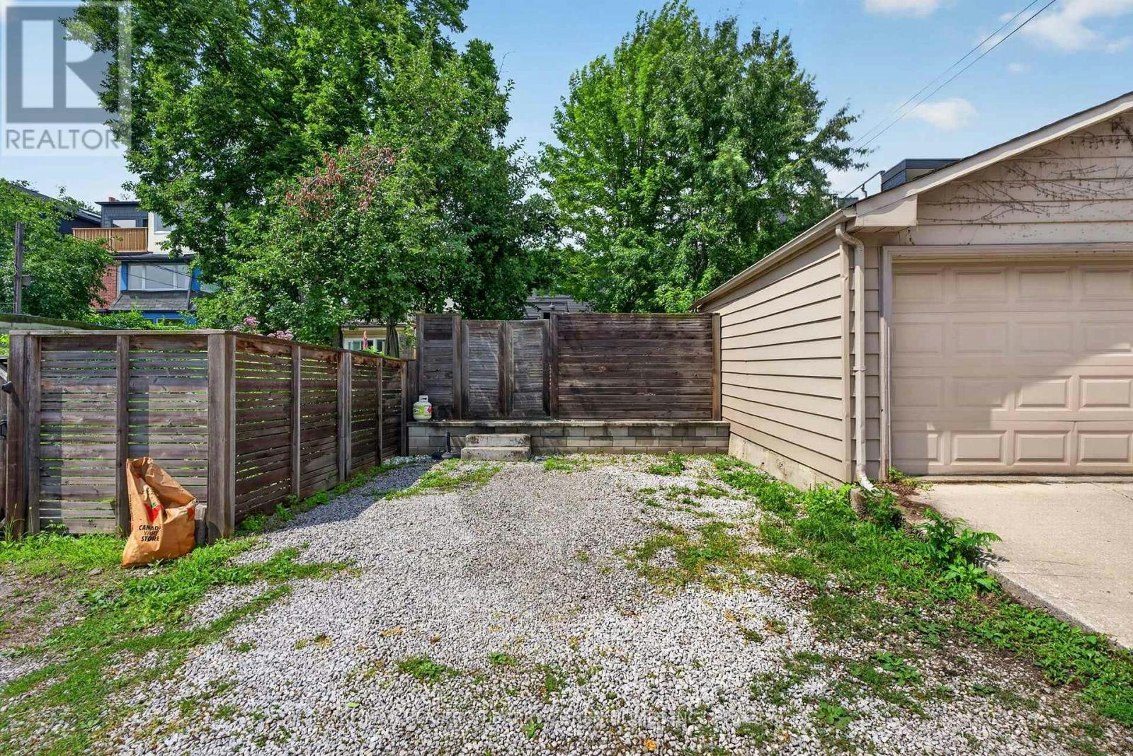43 Helena Avenue, Toronto, ON, M6G 2H3 - 36