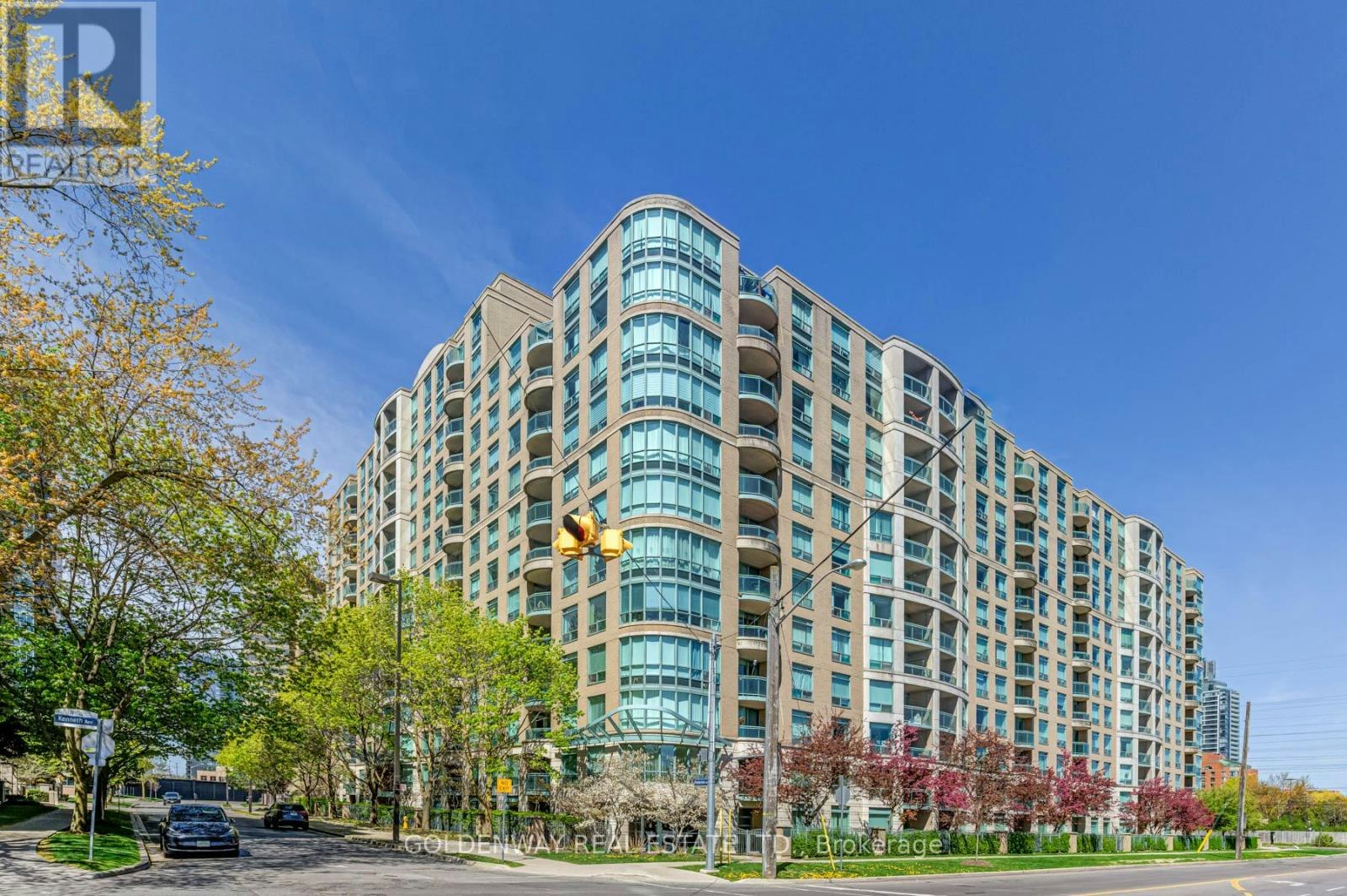 402-18 Pemberton Avenue, Toronto, ON, M2M 4K9