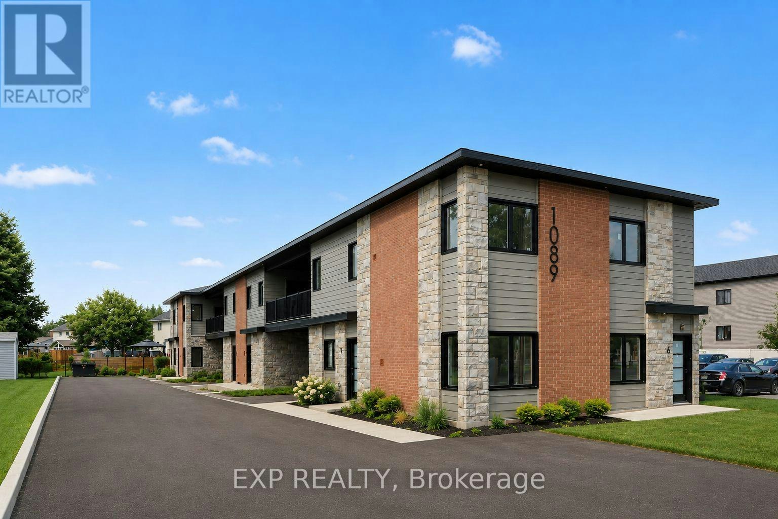 2-1089 Notre Dame Street, Russell, ON, K0A 1W0