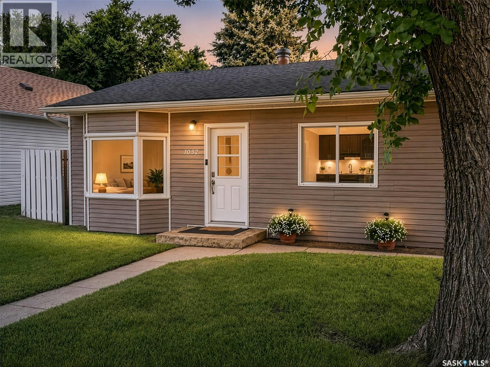 1032 Lillooet Street W, Moose Jaw, SK, S6H 5A1