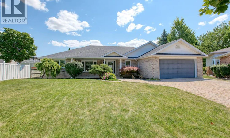 521 Royal Ridge Crescent