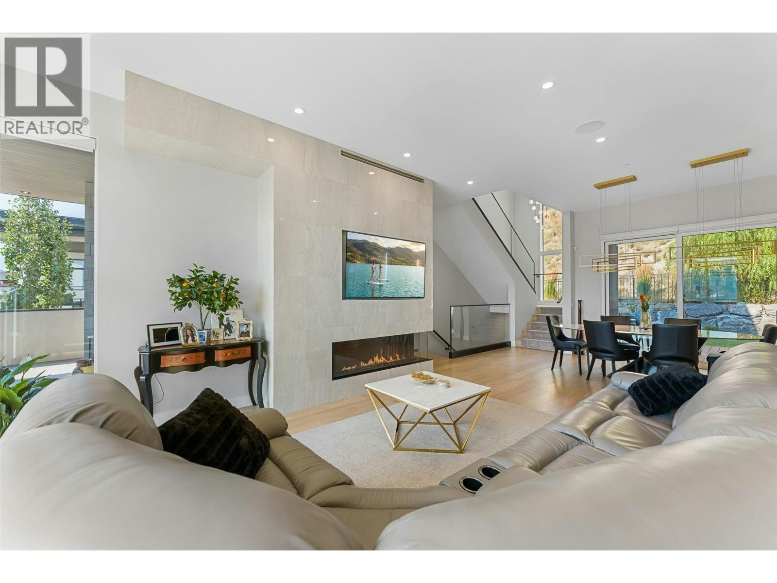 9829 Beacon Hill Crescent - 5