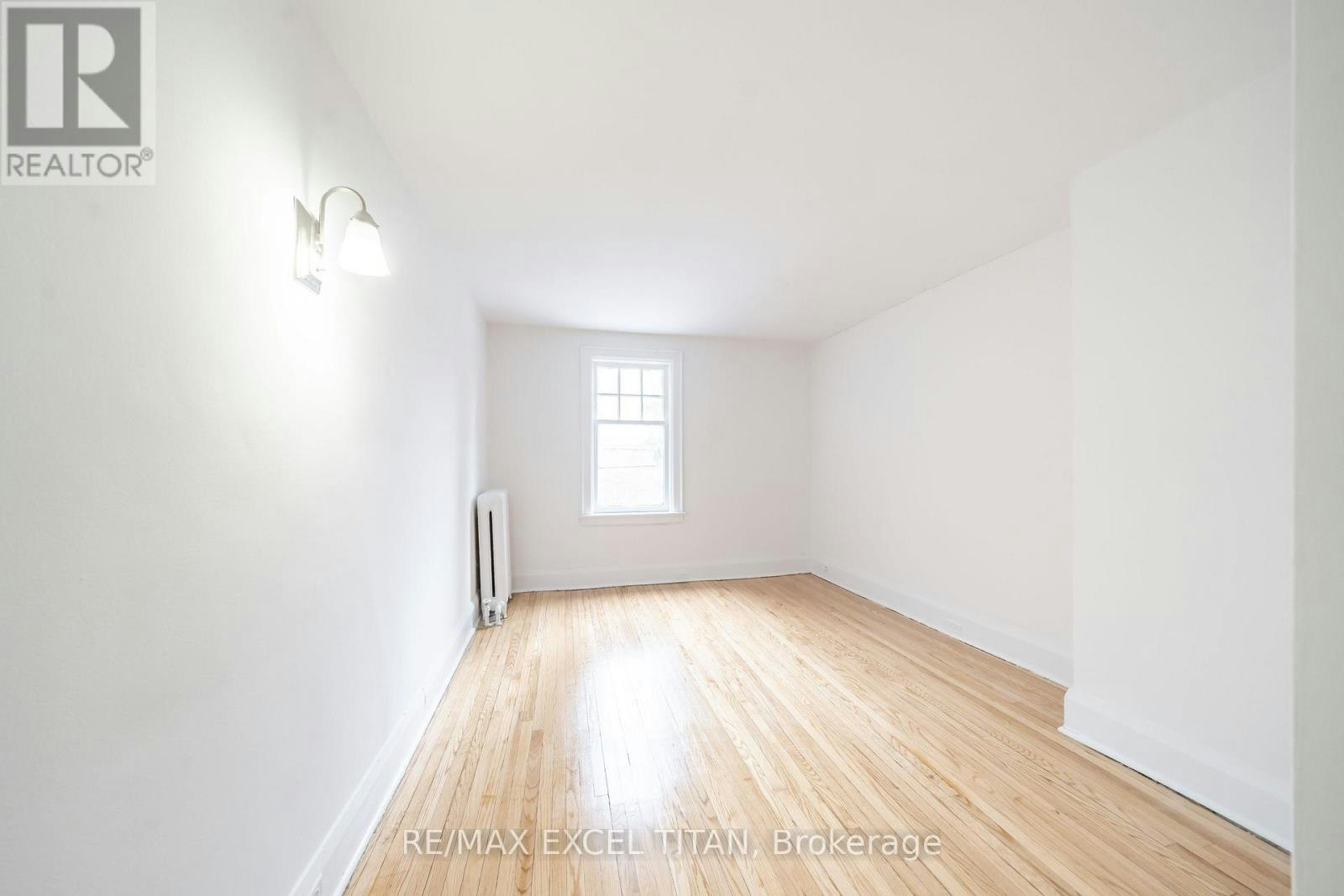 69-12 Kingston Road, Toronto, ON, M4L 1S5 - 4
