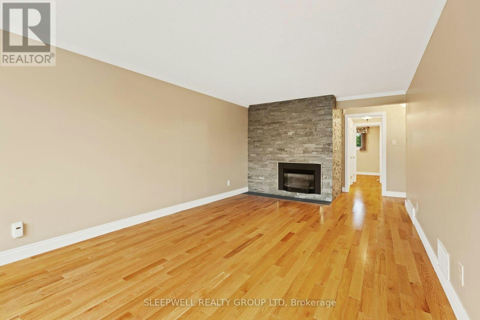 42 Charkay Street, Ottawa, ON, K2E 5N4 - 5