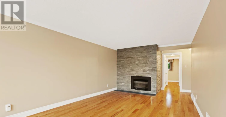 42 Charkay Street, Ottawa, ON, K2E 5N4 - 5