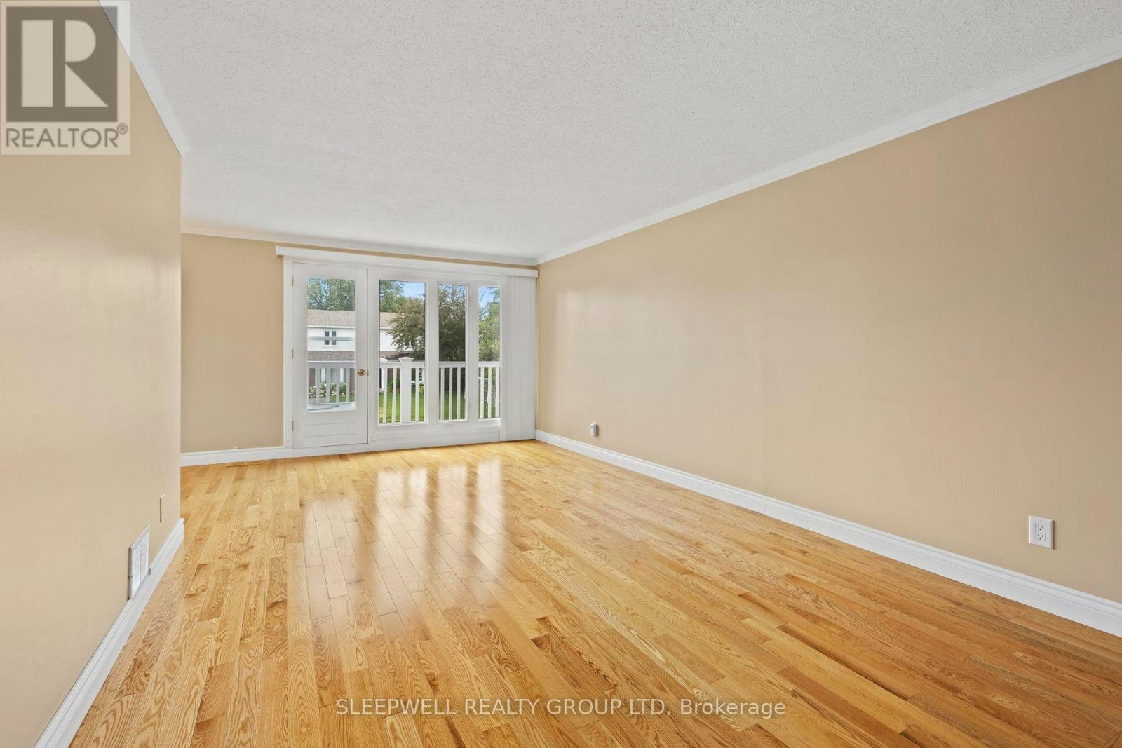 42 Charkay Street, Ottawa, ON, K2E 5N4 - 3