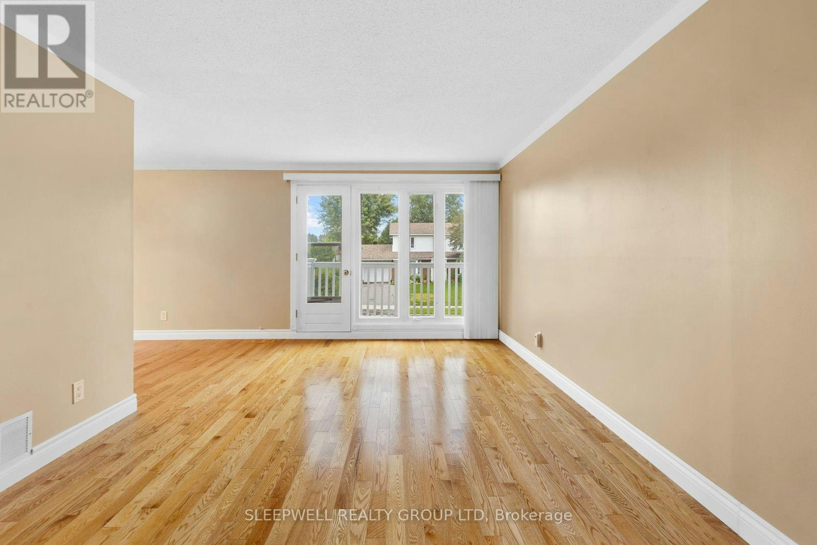 42 Charkay Street, Ottawa, ON, K2E 5N4 - 4
