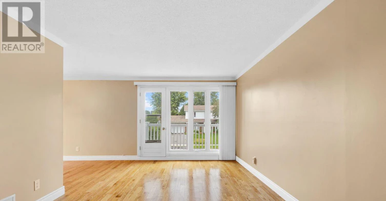 42 Charkay Street, Ottawa, ON, K2E 5N4 - 4