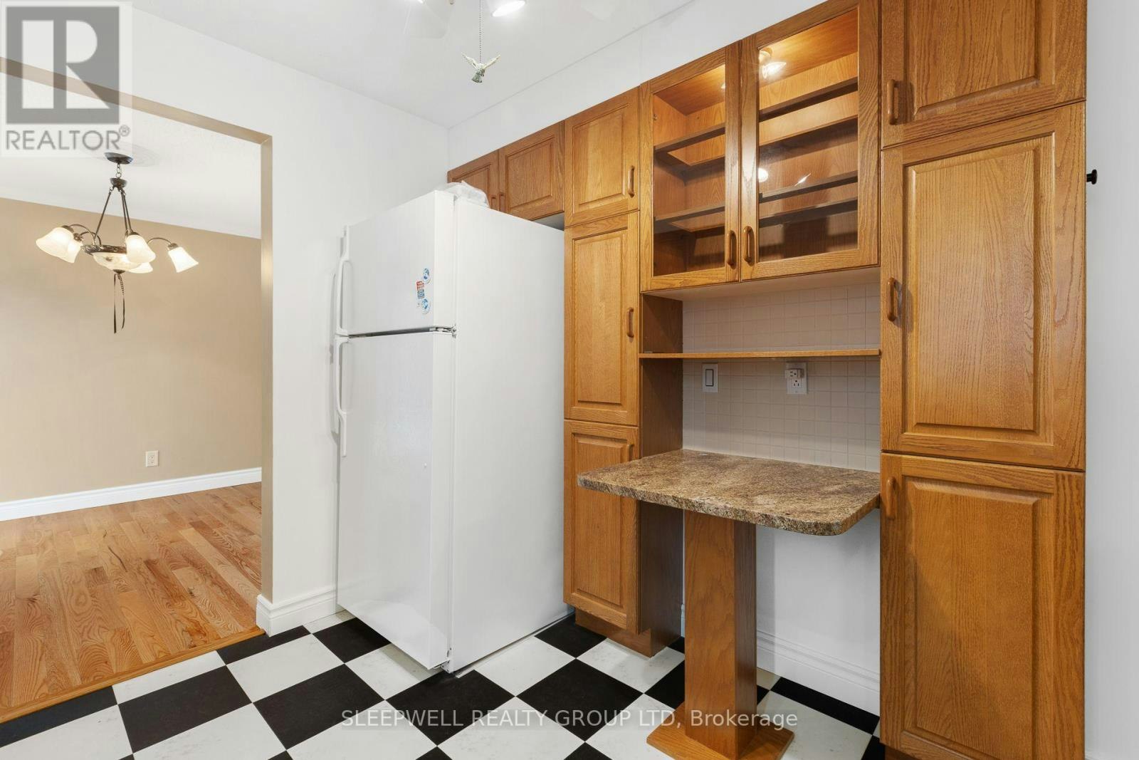 42 Charkay Street, Ottawa, ON, K2E 5N4 - 8