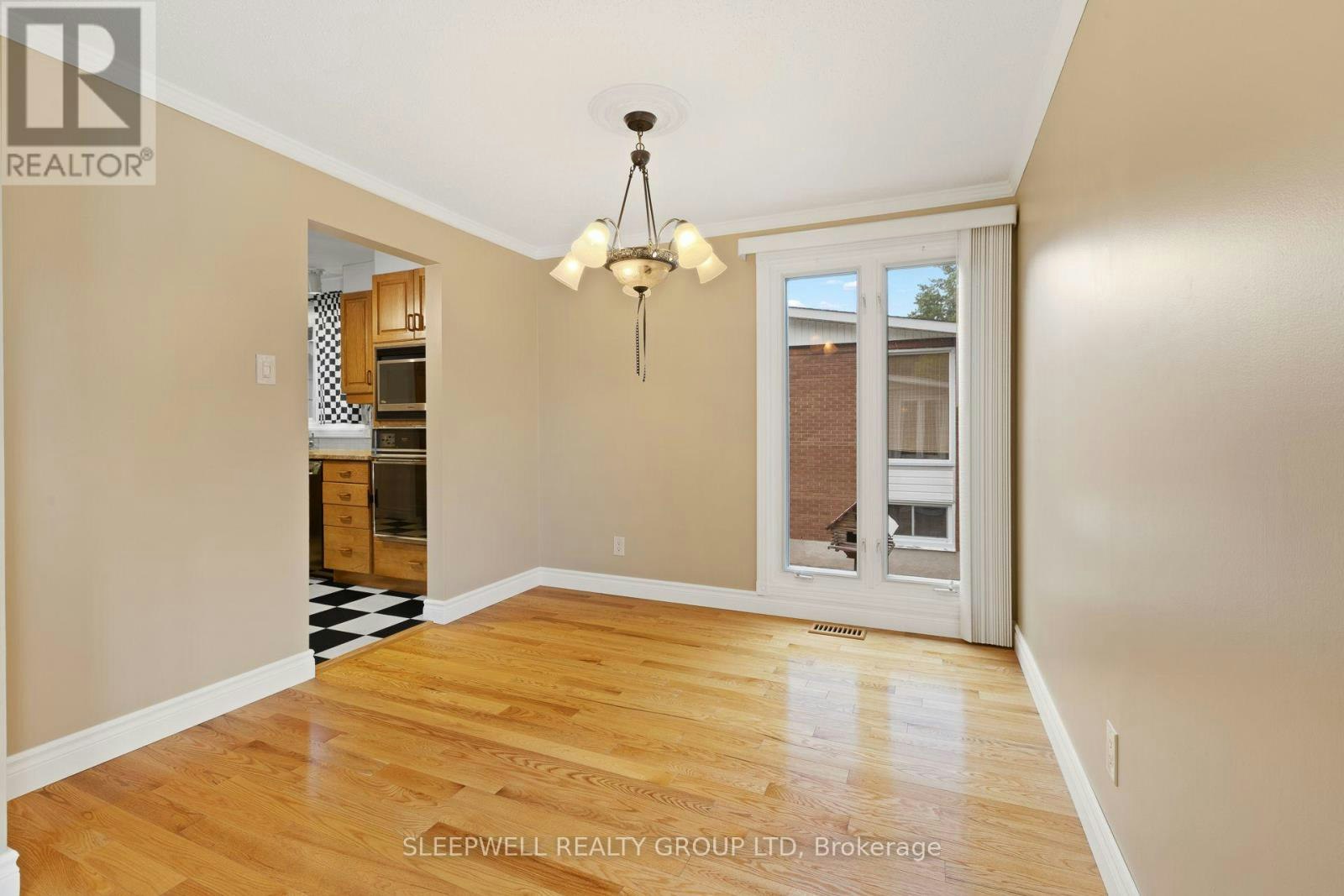 42 Charkay Street, Ottawa, ON, K2E 5N4 - 9