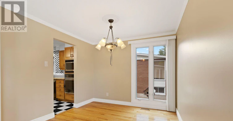 42 Charkay Street, Ottawa, ON, K2E 5N4 - 9
