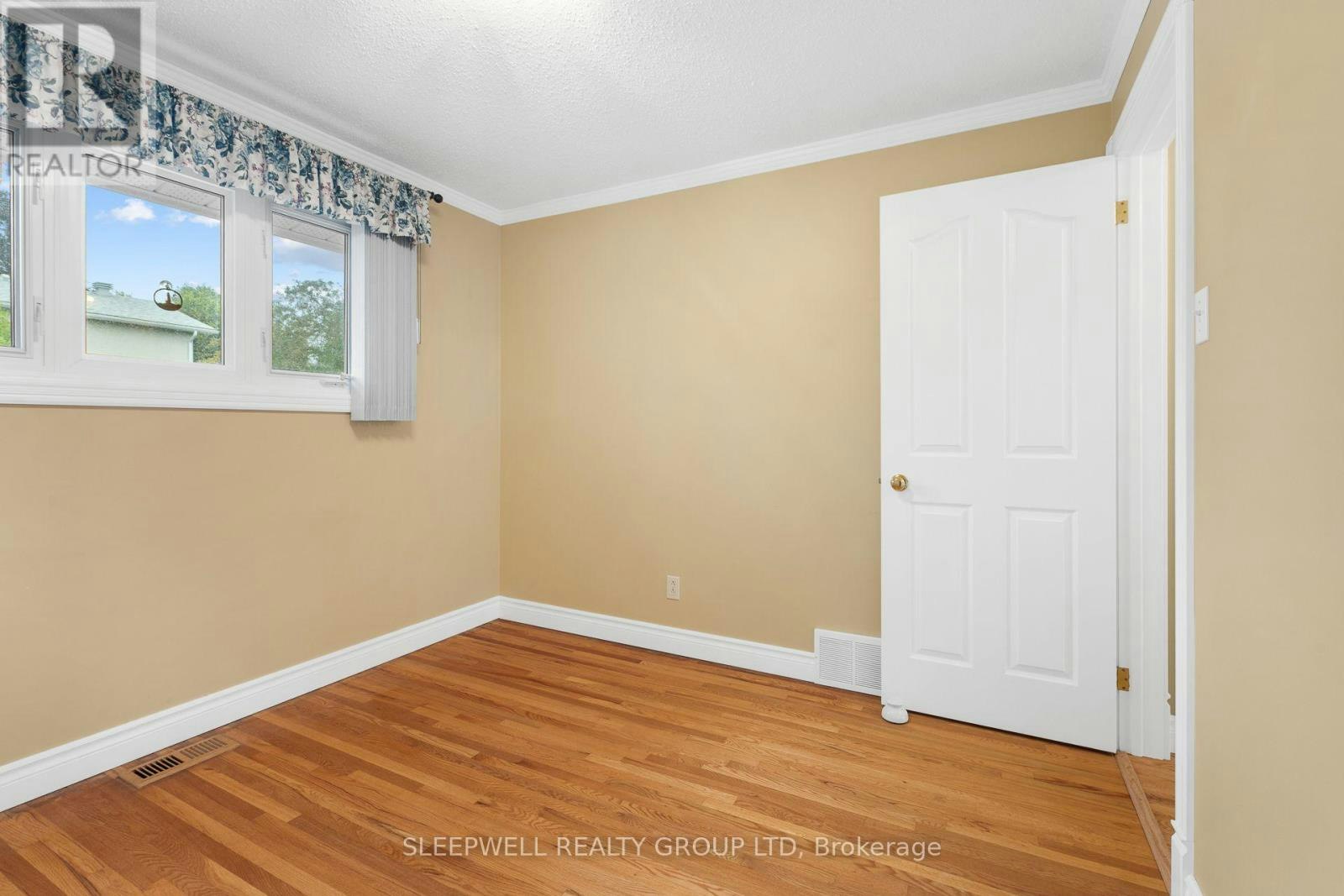 42 Charkay Street, Ottawa, ON, K2E 5N4 - 11