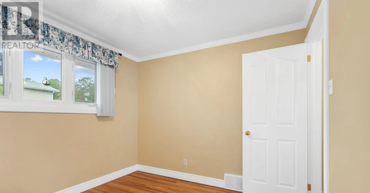 42 Charkay Street, Ottawa, ON, K2E 5N4 - 11