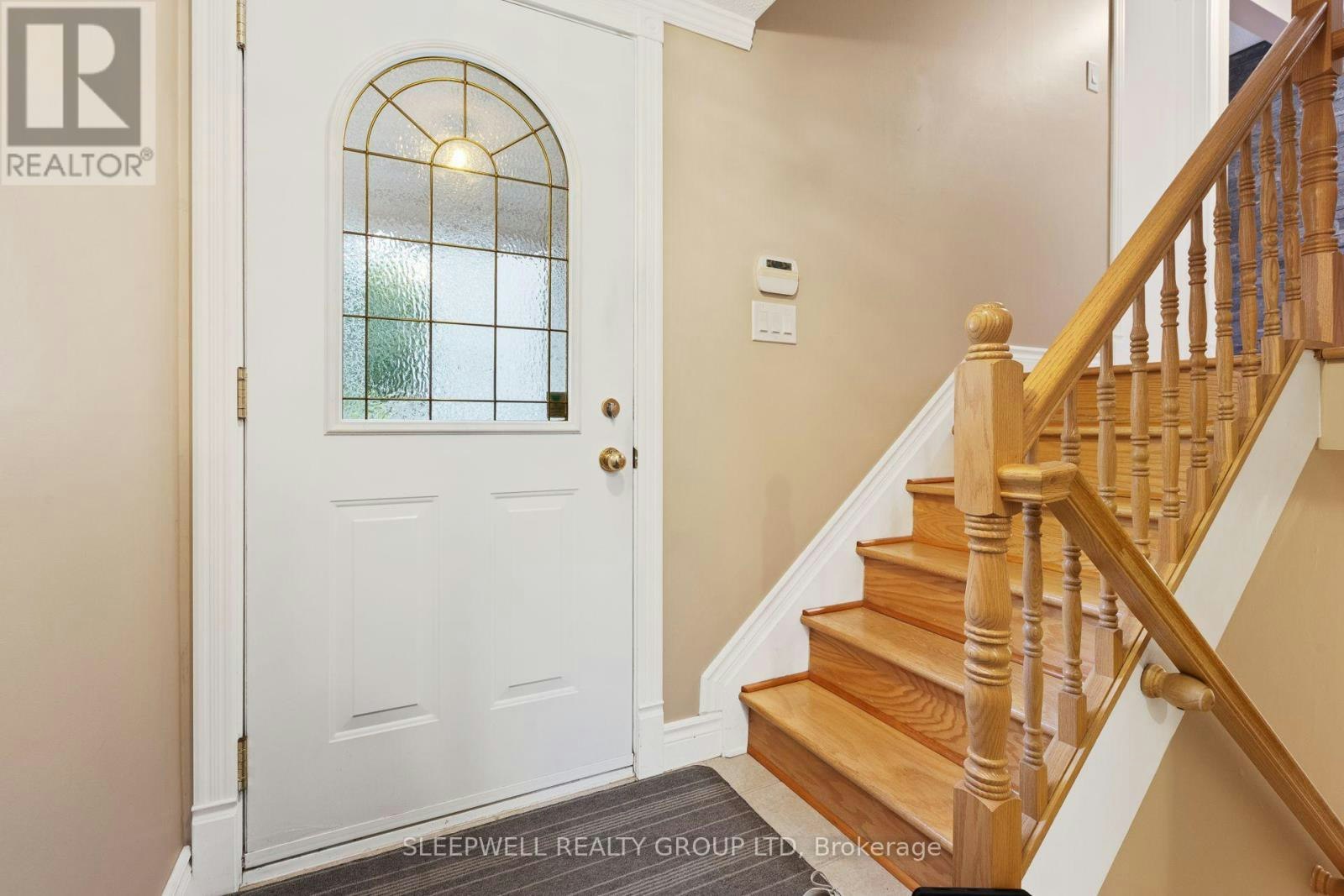 42 Charkay Street, Ottawa, ON, K2E 5N4 - 2