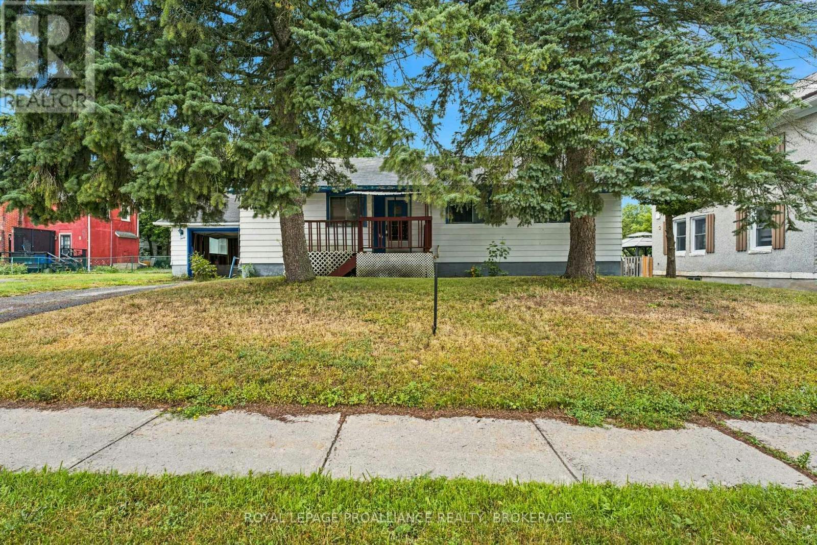 30 Elm Street, Gananoque, ON, K7G 2S7