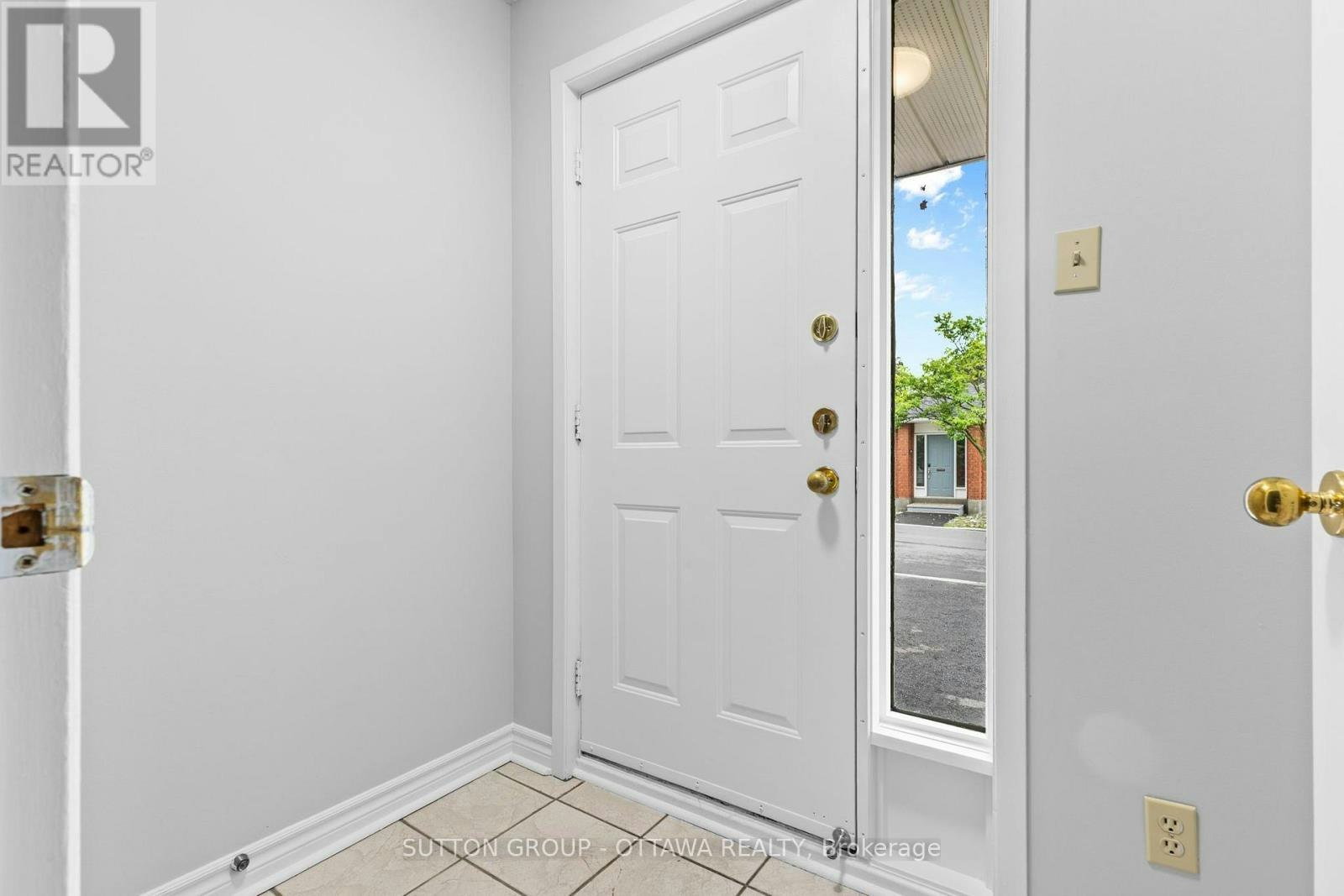 162 Rushford Private, Ottawa, ON, K1T 3C6 - 2