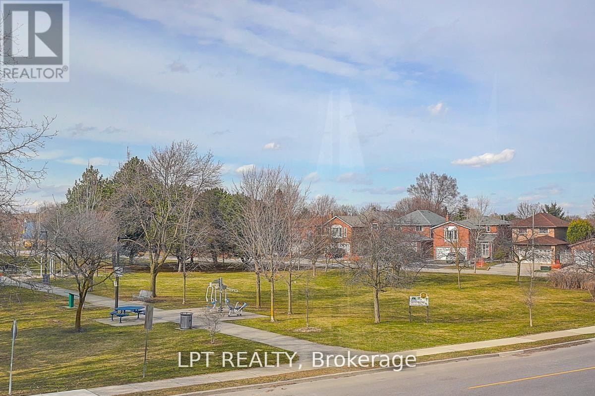 116 Dunlop Street, Richmond Hill, ON, L4C 0X1 - 16