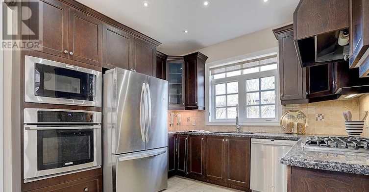 116 Dunlop Street, Richmond Hill, ON, L4C 0X1 - 5