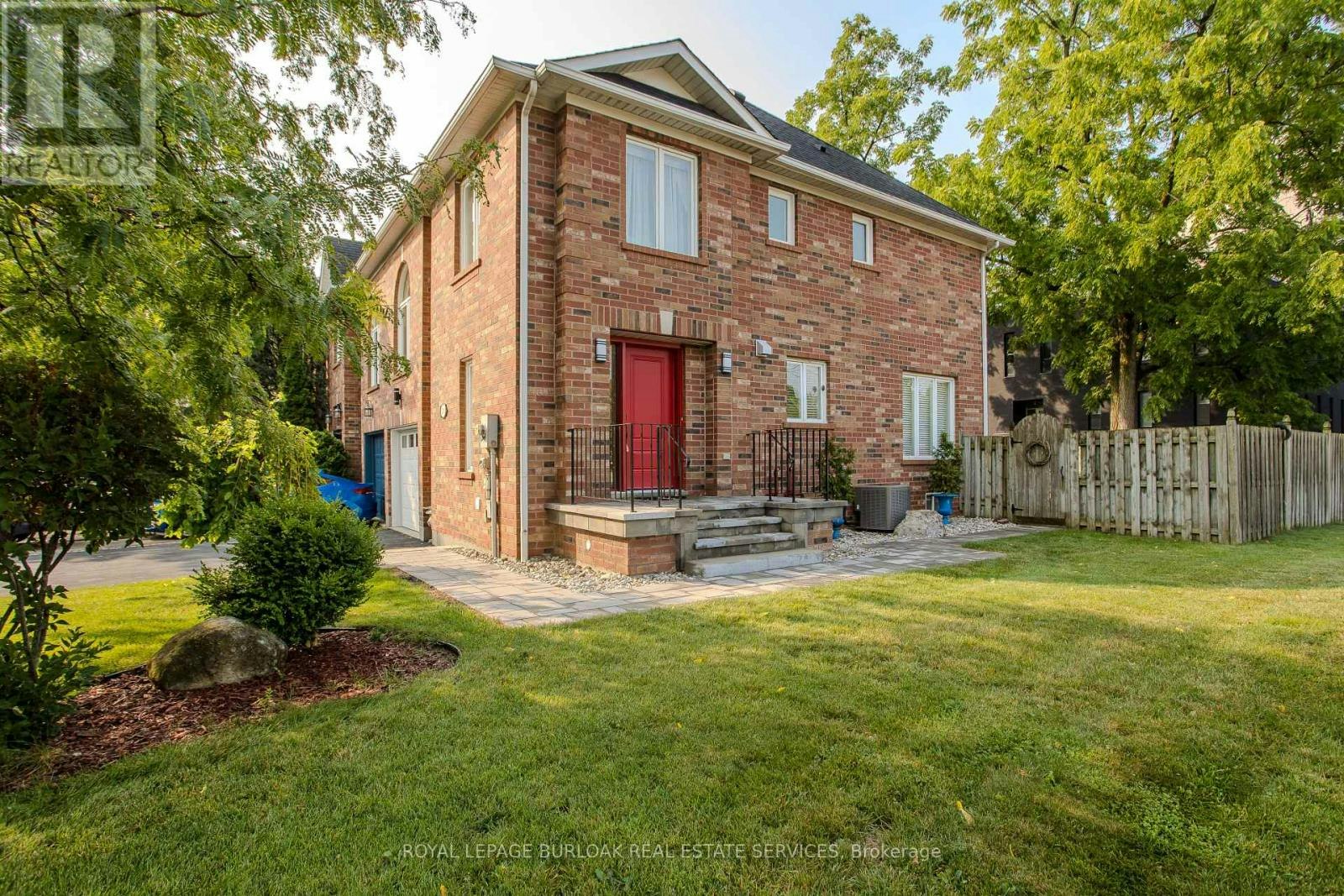 2010 Grovetree Lane, Burlington, ON, L7R 4V4