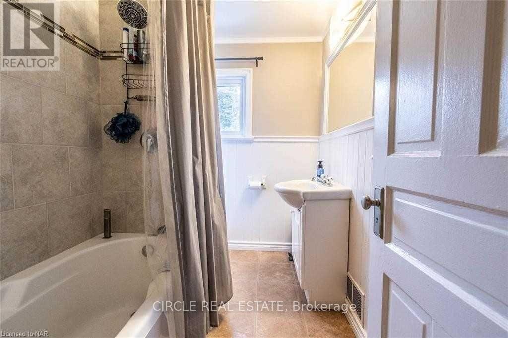 4 Chelsea Street, St. Catharines, ON, L2P 3B8 - 12
