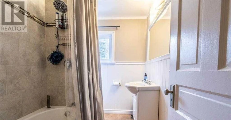 4 Chelsea Street, St. Catharines, ON, L2P 3B8 - 12