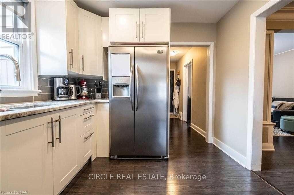4 Chelsea Street, St. Catharines, ON, L2P 3B8 - 3